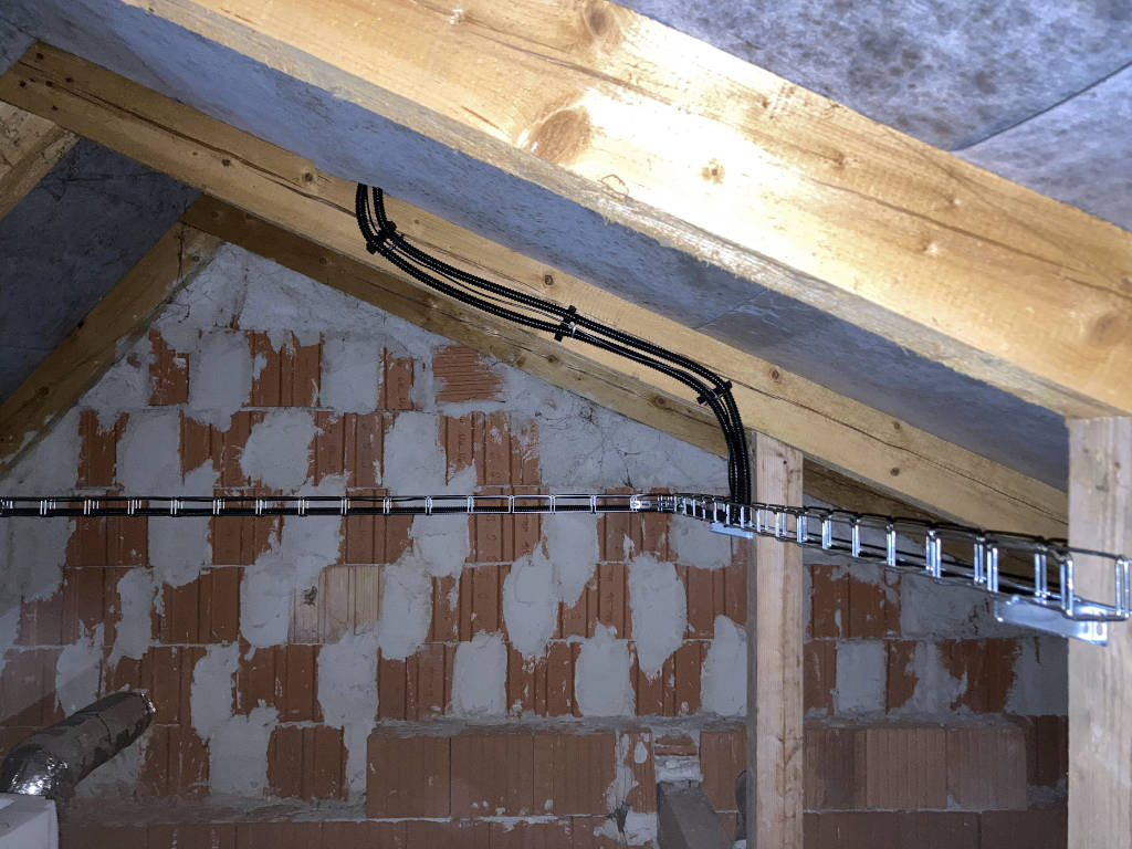 fve_podkrovni_instalace_3.jpg